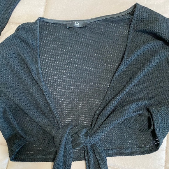 Black Front Tie Balloon Sleeve Top - Picture 2 of 3